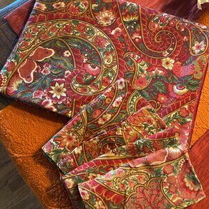 Pottery Barn Table Runner with 4 Matching Napkins – Paisley Floral Design